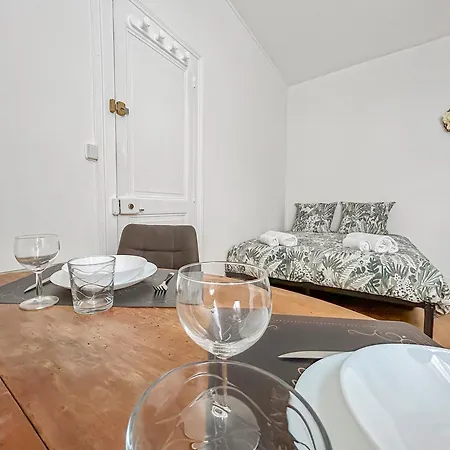 Lumineux Avec Jardin Commun A *