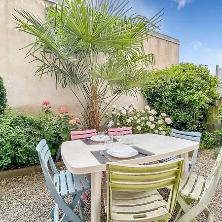 Апартаменти Lumineux Avec Jardin Commun A *