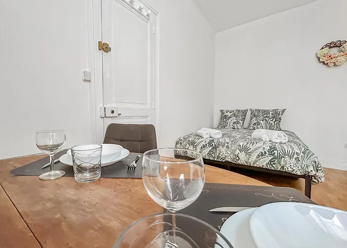 Lumineux Avec Jardin Commun A *