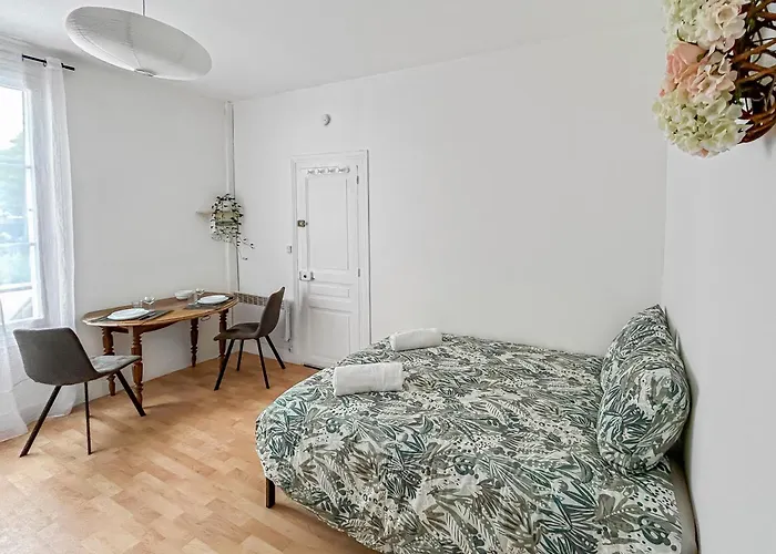 Lumineux Avec Jardin Commun A