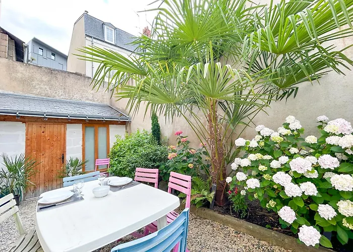 Lumineux Avec Jardin Commun A